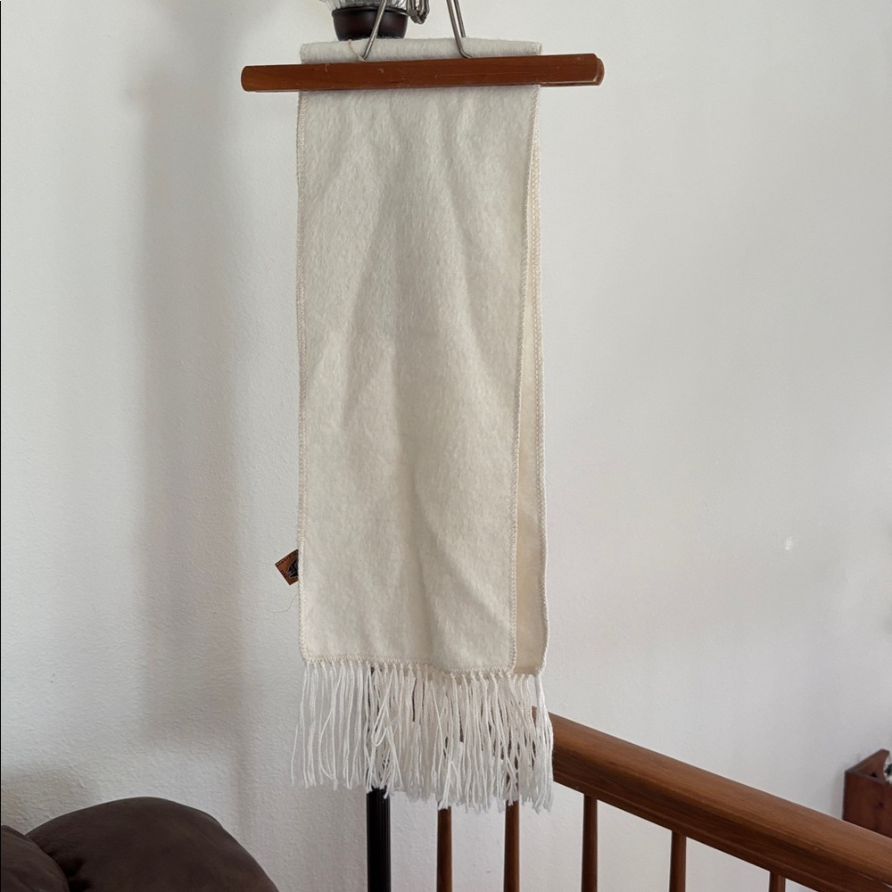 Alpaca fina cream scarf 🧣 - Picture 6 of 6